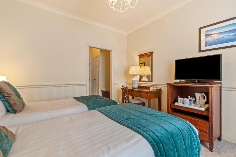 Standard Double Room with Two Single Beds - Non-Smoking image 4