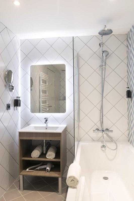 Premium Triple Room image 3