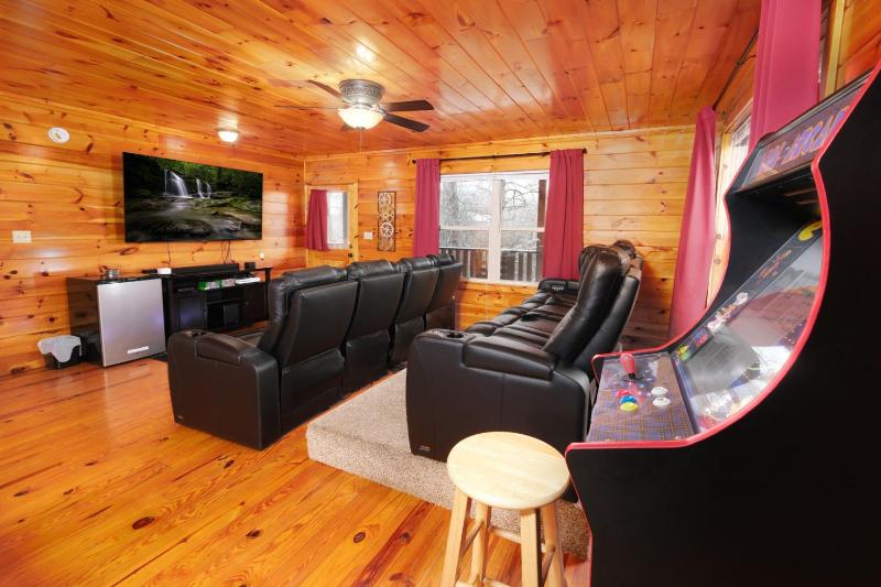 Luxury Theatre Cabin Lights Camera Relax - image 21