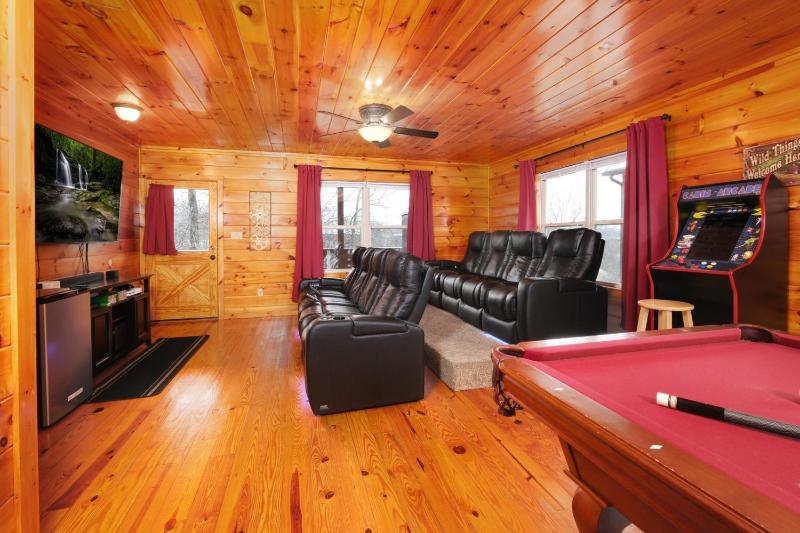 Luxury Theatre Cabin Lights Camera Relax - image 15