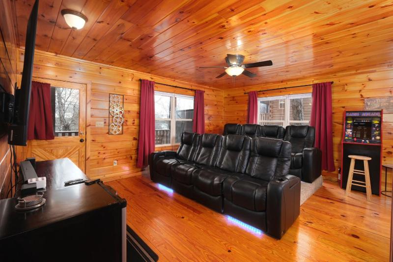Luxury Theatre Cabin Lights Camera Relax - image 28