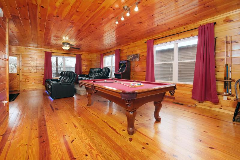 Luxury Theatre Cabin Lights Camera Relax - image 31