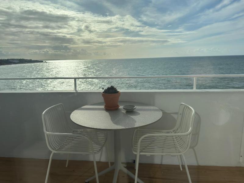 Superior One-Bedroom Apartment with Sea View and Access to the Pool image 2
