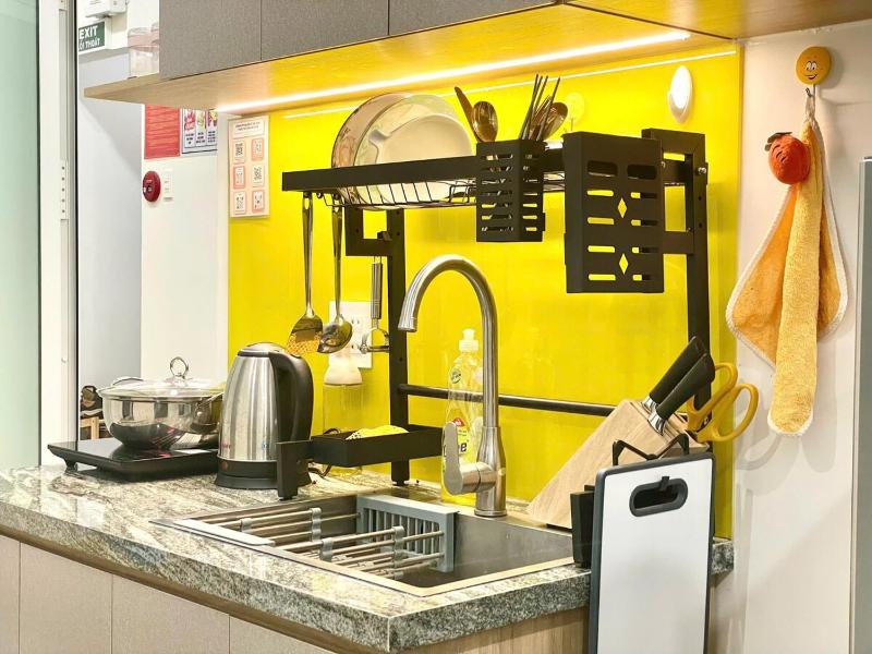 Modern Studio With City View And Kitchen - image 22