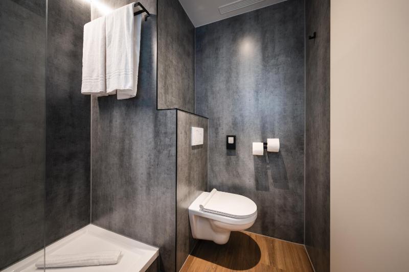 Standard Twin Room image 3