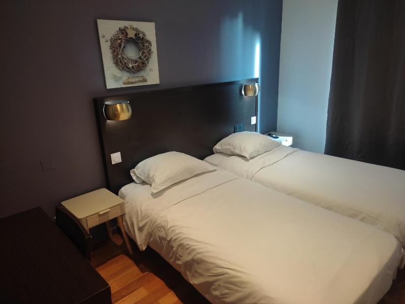 Twin Room image 2