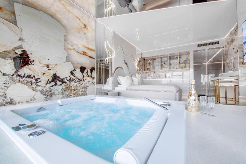 Apartamenty Sky Tower z Jakuzzi Przy Oknie by BQQK - image 19