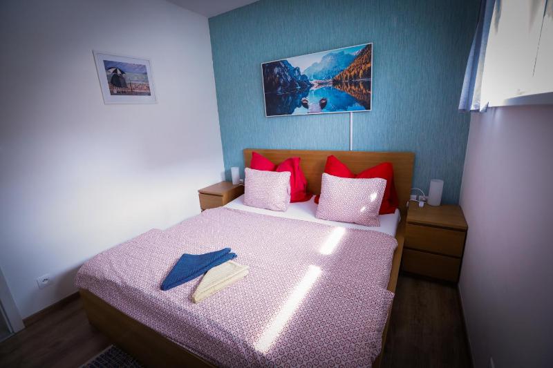 One-Bedroom Apartment image 2