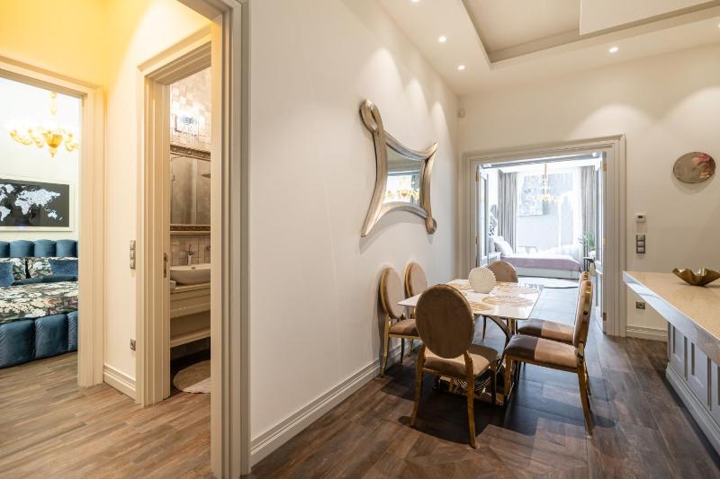 Basilica view three bedrooms prime apartment with free parking - image 9