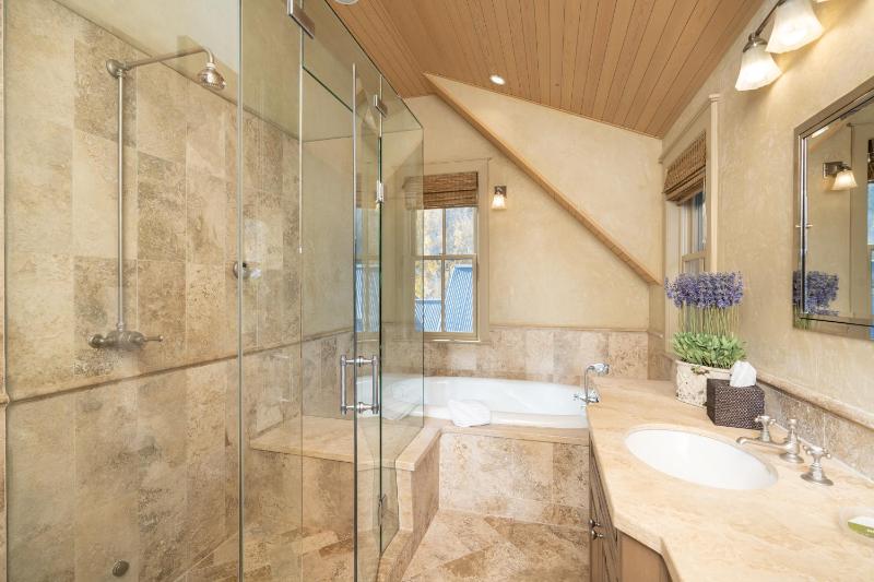211 A South Oak by Exceptional Stays - image 3