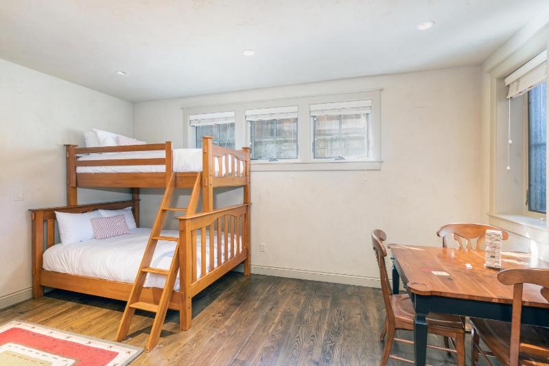 211 A South Oak by Exceptional Stays - image 12