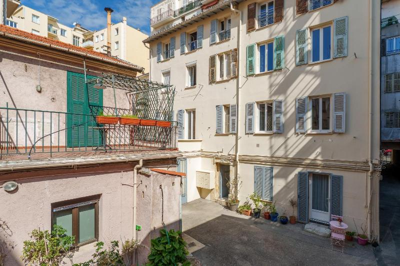 Nice Renting - CLEMENCEAU - Riviera Cocoon Calm Elegance Design - image 5