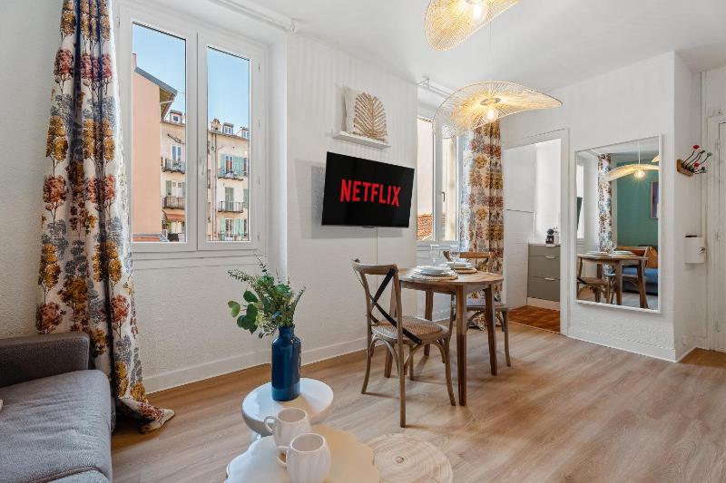Nice Renting - CLEMENCEAU - Riviera Cocoon Calm Elegance Design - image 4