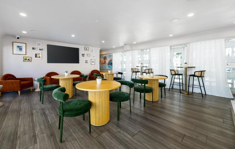 Skylark Hotel - image 10