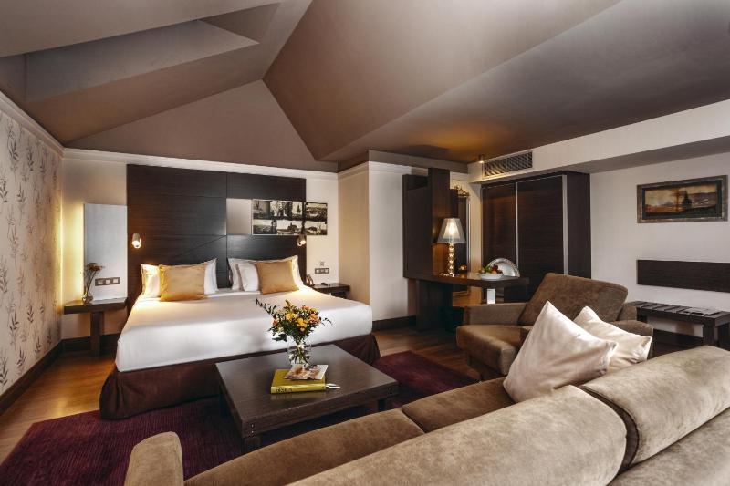 Superior Room on Attic Floor image 1