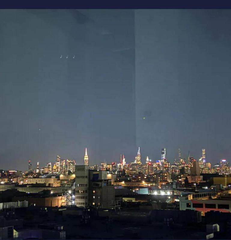 Deluxe Queen Room with City View, Non-Smoking image 3