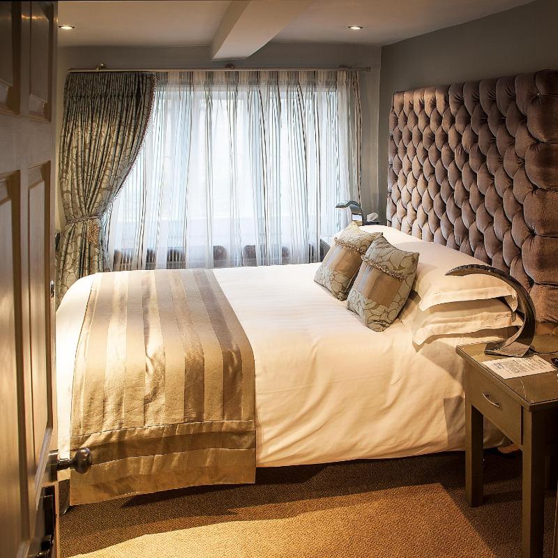 Standard Double Room image 2