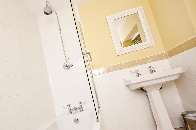 Premier Double or Twin Room image 3