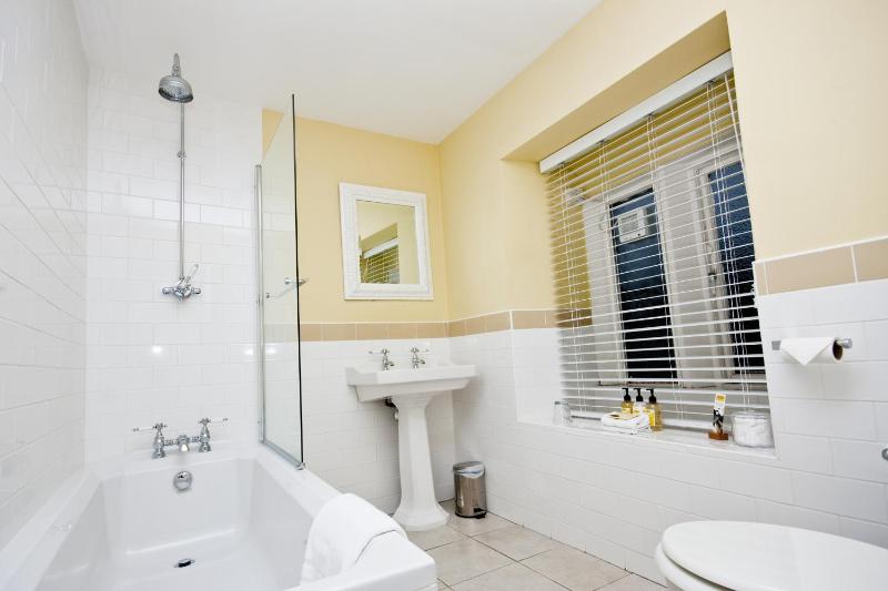 Premier Double or Twin Room image 4