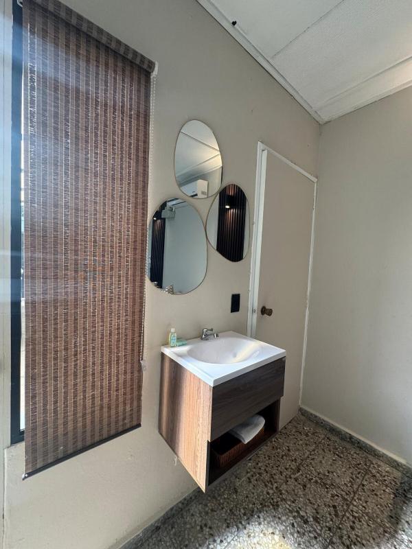 San Benito Executive Suite luxury security - image 13