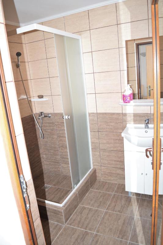 Standard Double Room image 3