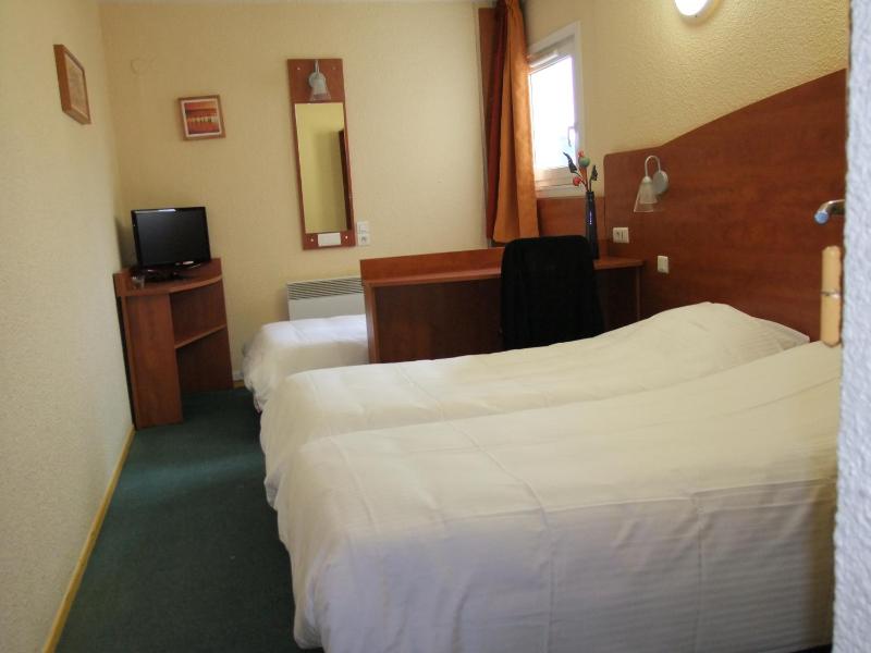 Triple Room (3 Beds) image 1
