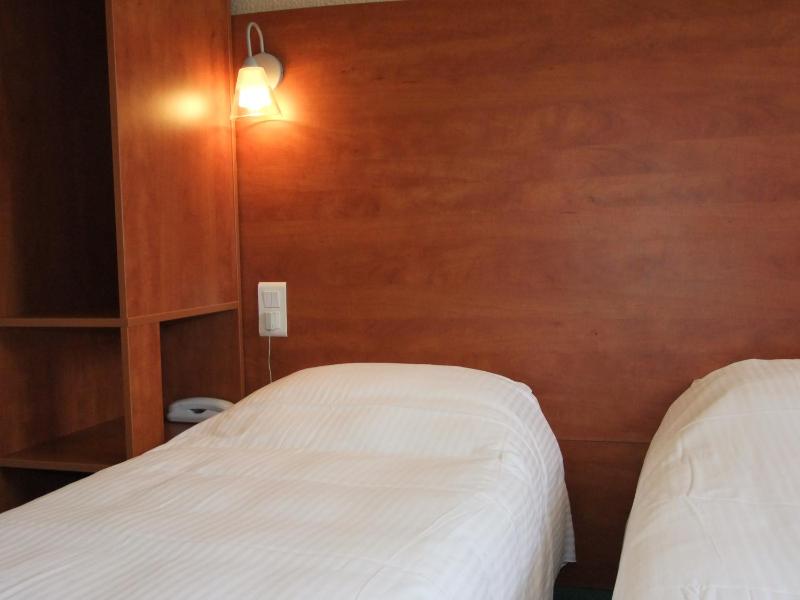 Triple Room (1 double bed and 1 simple bed) image 2