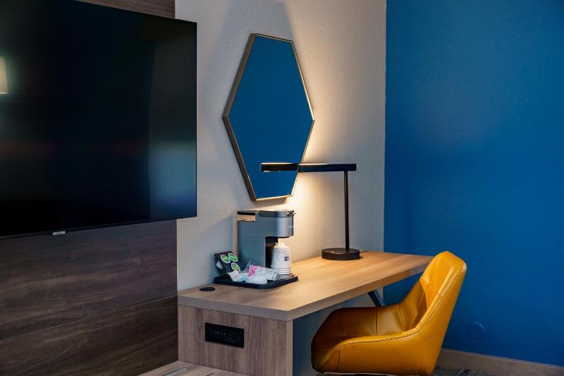 Standard Room image 4