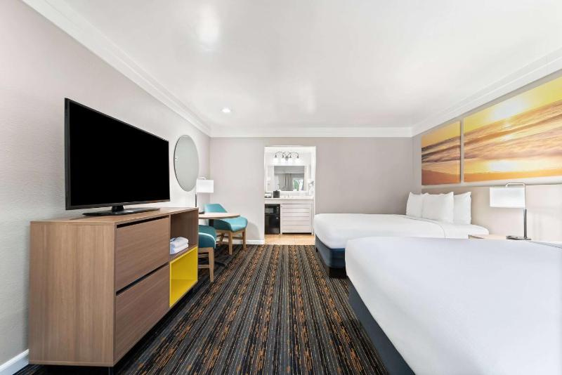 Queen Room with Two Queen Beds image 1