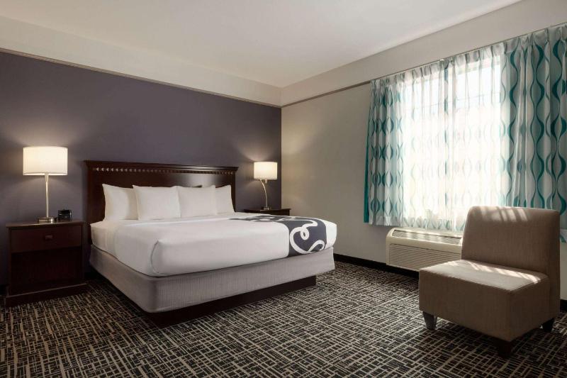Executive King Room image 4