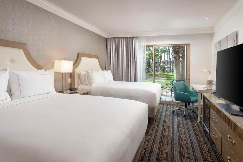 DoubleTree by Hilton San Diego Bayside - image 7