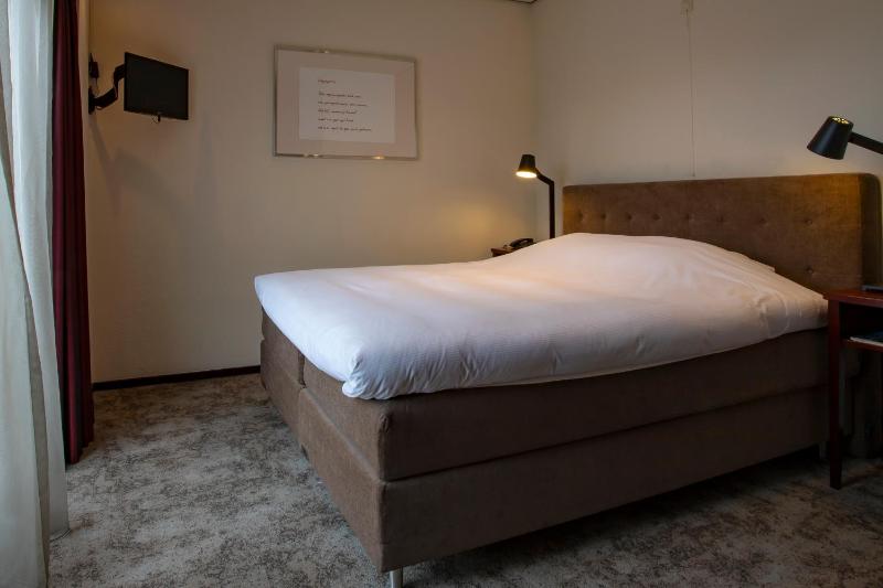 Junior Suite with Balcony image 4