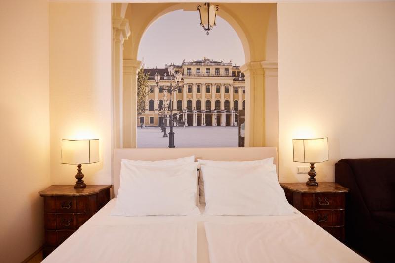 Standard Double Room image 3