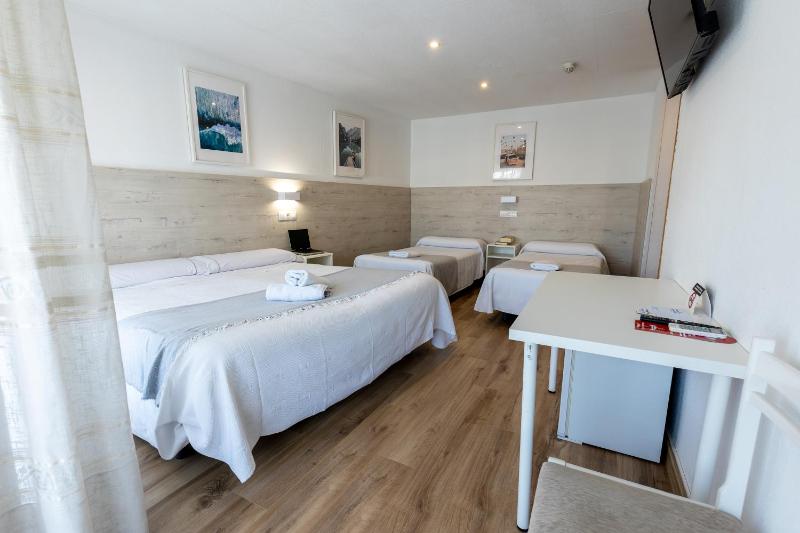 Quadruple Room image 1