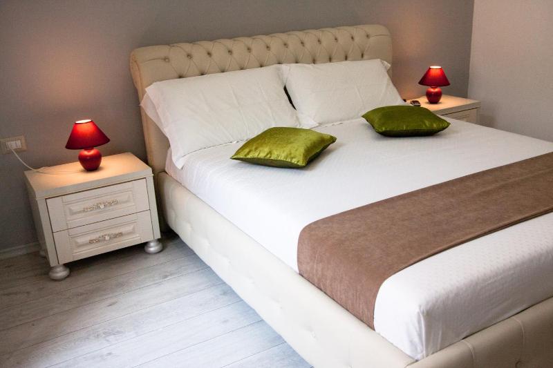 Deluxe Room image 3