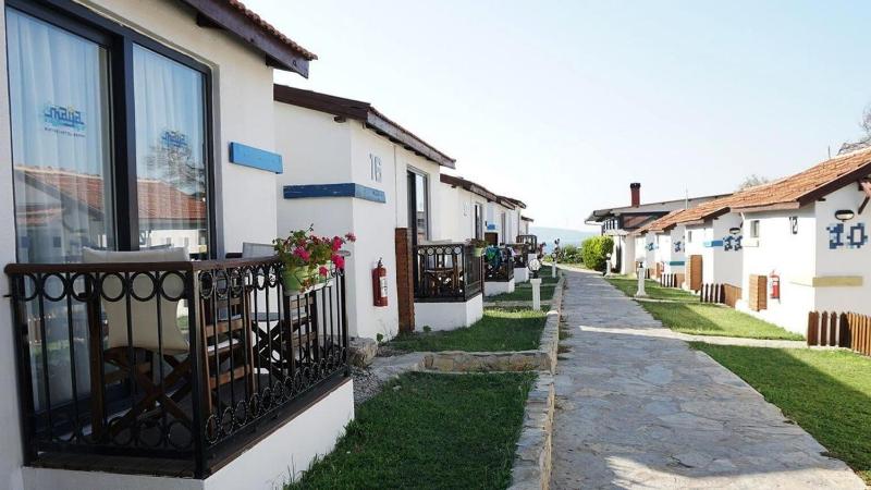 Deluxe Double Room with Garden View image 2