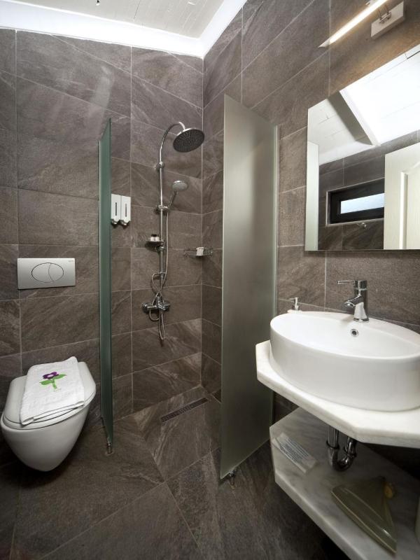 Deluxe Double Room with Sea View image 4