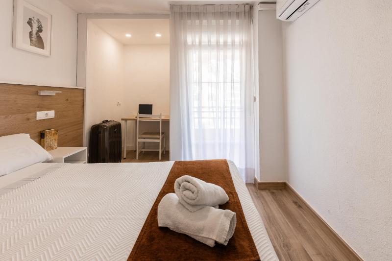 Double Room with Extra Bed image 3