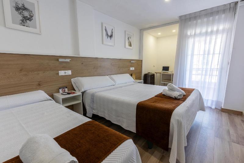 Double Room with Extra Bed image 4
