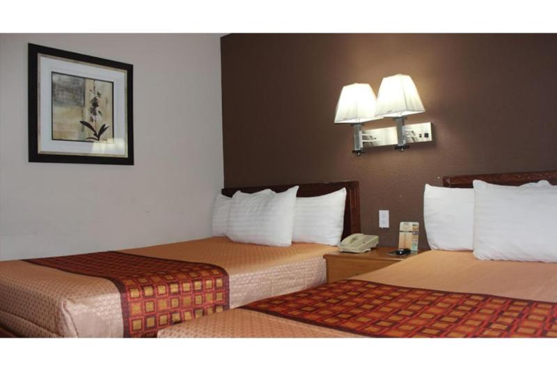 2 Full Beds Non-Smoking image 3