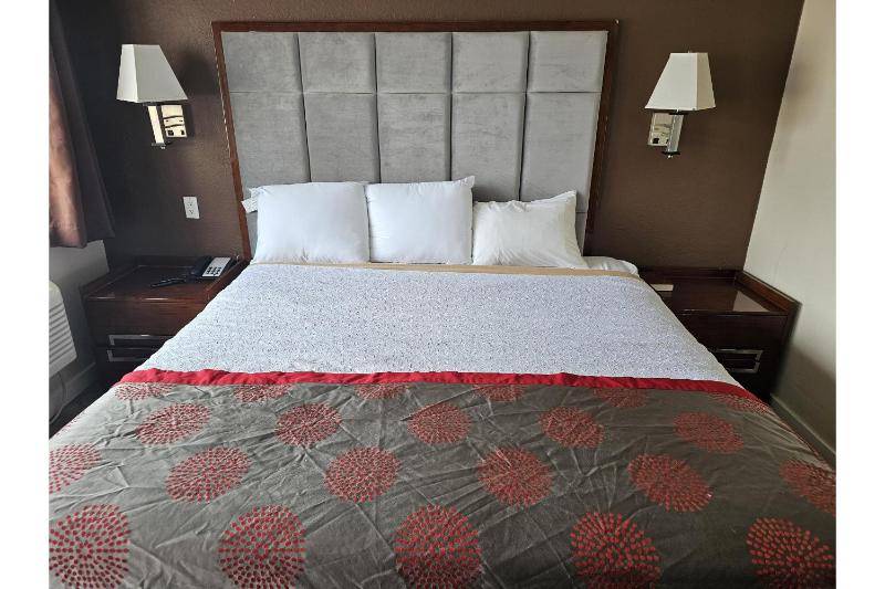 King Room - Non-Smoking image 1