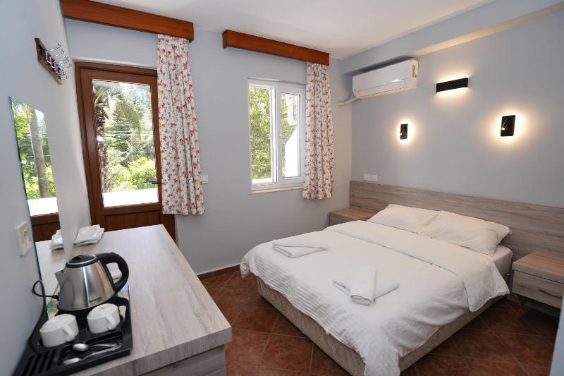 Double or Twin Room image 4