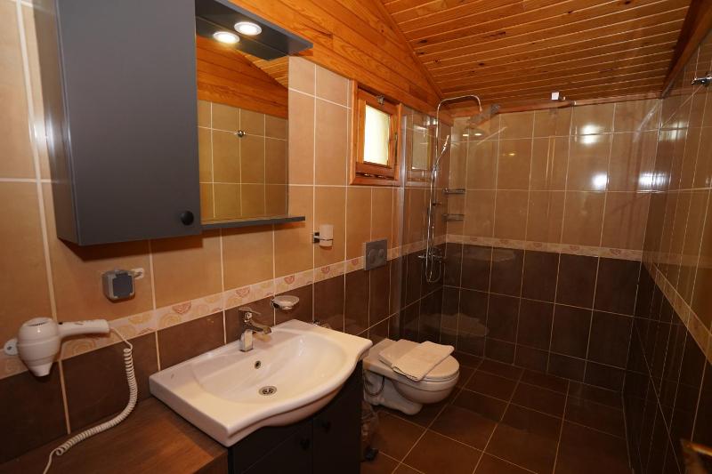 Two-Bedroom Bungalow image 3