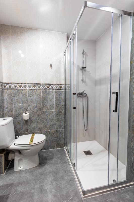 Twin Room image 2