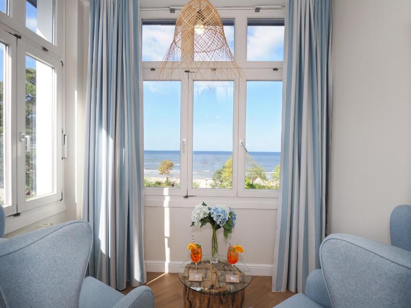 Double Room with Sea View image 1