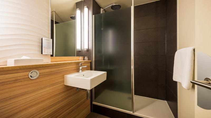Twin Room image 2