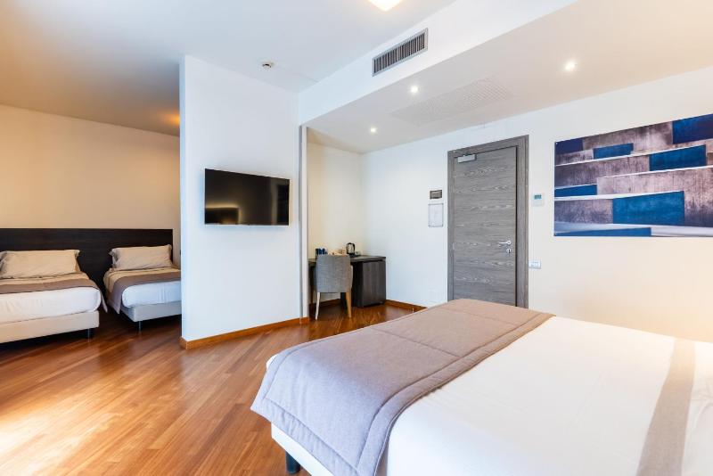 Superior Family Room image 3