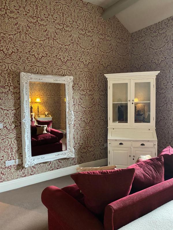 Standard King Room image 4