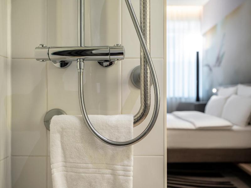 Superior Family Room image 3