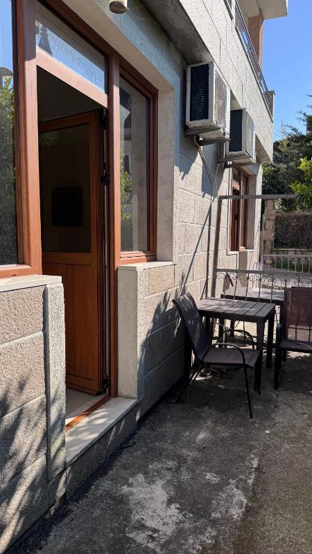 Studio with Garden View image 3